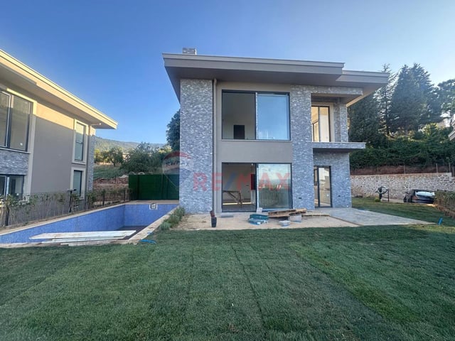 RE/MAX EFFECT FIRSAT 4+1 MÜSTAKİL HAVUZLU VİLLA