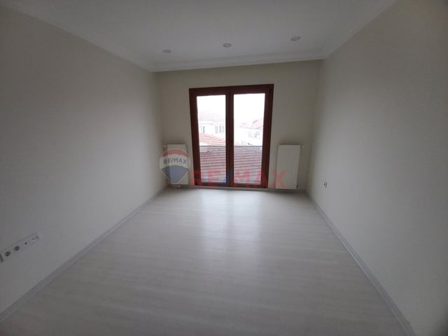 REMAX FREKANS'TAN SARIKUMDA OTOPARK VE ASANSÖRLÜ 2+1 0 DAİRELER