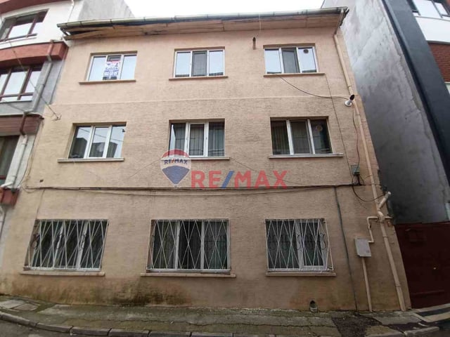 RE/MAX MOD'DAN KUMLUBEL'DE BBOYALI VE GENİŞ MASRAFSIZ 2+1 DAİRE