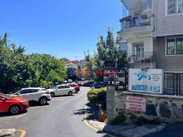 LEVENT HUKUKÇULAR SITESI METROYA YAKIN 185 M2 SATILIK 4+1 DAIRE