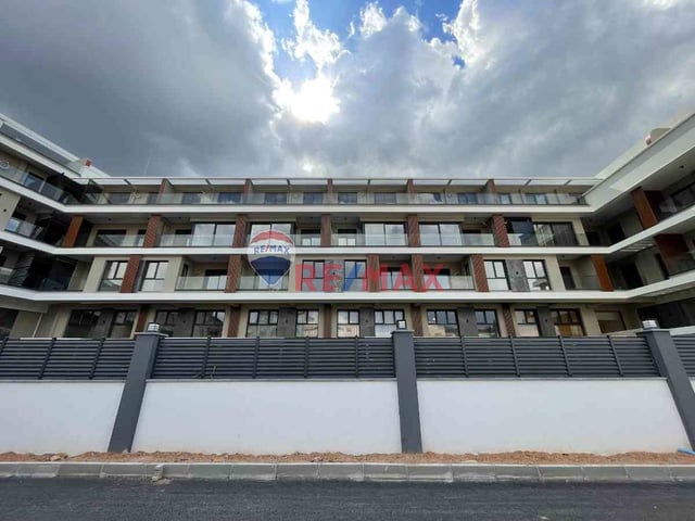 BORNOVA PINARBAŞI'NDA LÜKS SITE İÇERISINDE SATILIK 1+1 DAIRE