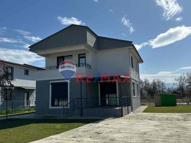 REMAX PARLA’DAN ENGİZ YÖRÜKLER DE 620M2 ÜZERİNE KURULU 2 KATLI SATILIK.4+1 VİLLA