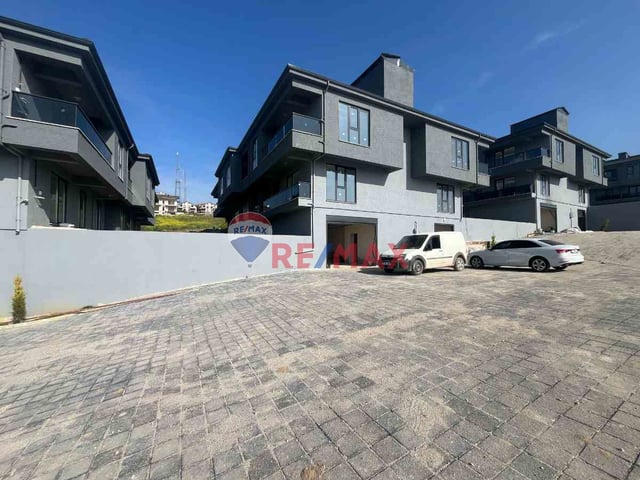 REMAX ŞEHİR 2'DE KADIKÖY OKULLAR BÖLGESİNRDE 1+1 DAİRE