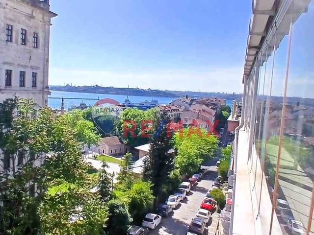ÜSKÜDAR SELIMIYE'DE DENIZ MANZARALI GENIŞ VE FERAH 4+1 DAIRE