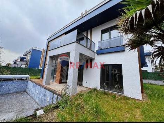 BAŞİSKELE BAHÇECİKTE 5+1 MÜSTAKİL, HAVUZLU, AKILLI VİLLA