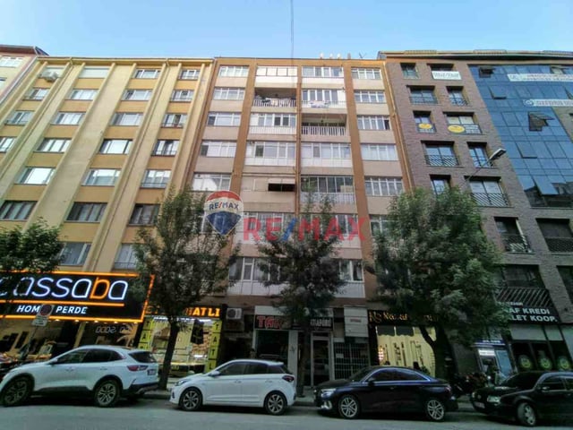 RE/MAX MOD'DAN SAKARYA 1 CD. ARAKAT GENİŞ VE BAKIMLI 2+1 DAİRE