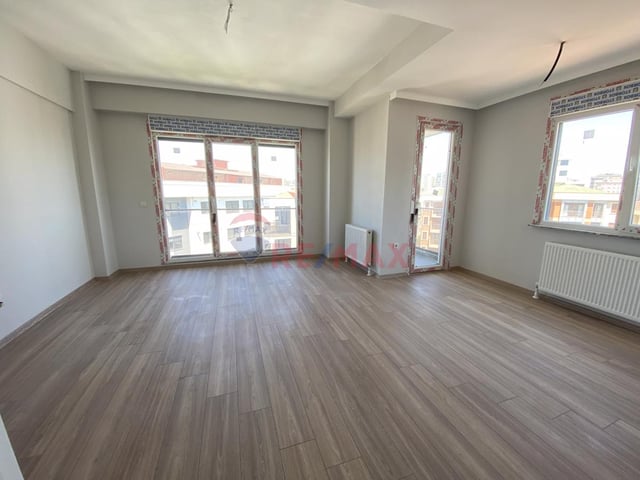 REMAX PLANET'TEN GÖZTEPE'DE PARKA YAKIN 5+2 DUBLEKS SATILIK