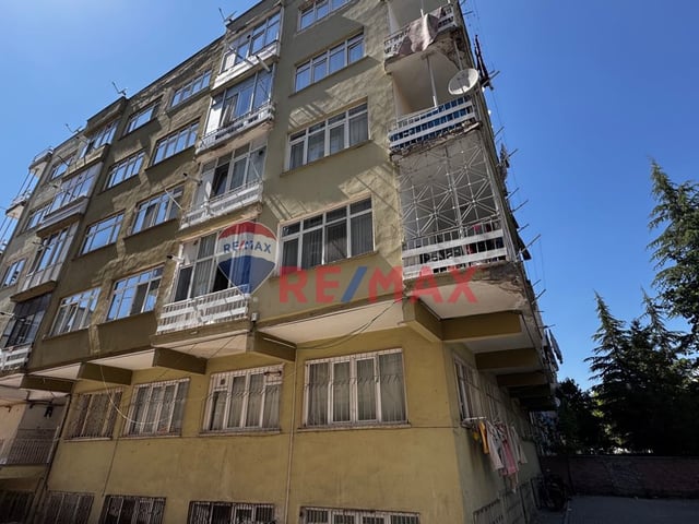 FUZULİ CADDESİNDE ARA KAT SATILIK YOLA BAKAN 3+1 KAÇMAZ FIRSAT