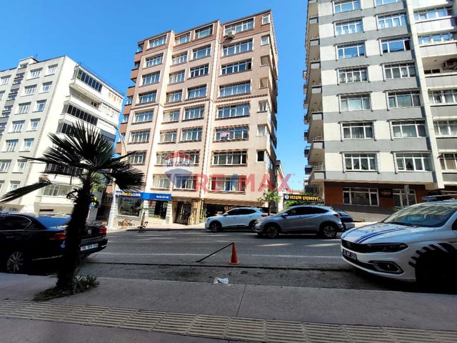 BAHÇELİEVLERDE LİSE CADDESİNİN KALBİNDE ARA KAT ASANSÖRLÜ SATILIK 3+1 DAİRE
