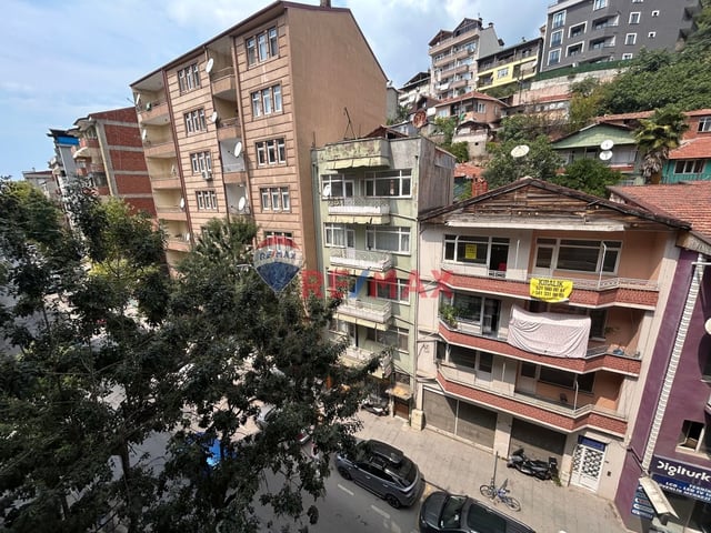 KOCAELİ TURANGÜNEŞ CAD ÜZERİNDE SATILIK 2+1 GENİŞ DAİRE
