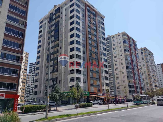 PAPATYA CADDESİNDE SÜPER LÜKS 3+1 SATILIK DİARE