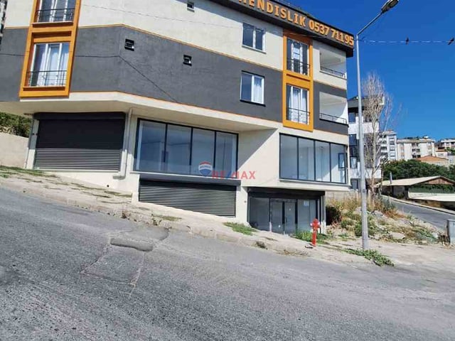 BAŞAKŞEHİR ALTINŞEHİRDE GÖL MANZARALI HASTANE VE OKUL YOLUNDA