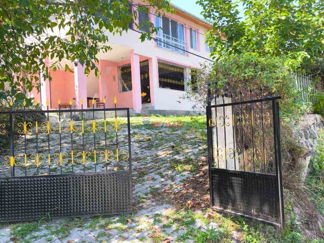 REMAX MUSTAFA DAN SATILIK MÜSTAKIL 2 KATLI EV VE BAHÇE