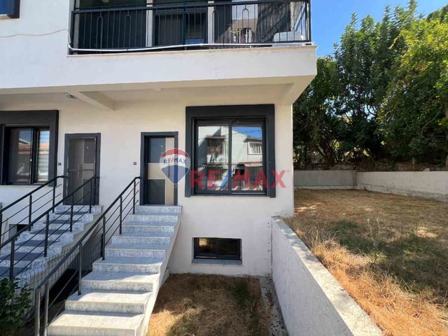 URLA MERKEZ'DE 1+1 EŞYALI VE BAHÇELI DAIRE FIRSATI