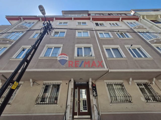 ÇEKMEKÖY M.AKİFTE MERKEZİ KONUMDA ARA KAT 2 + 1 DAİRE