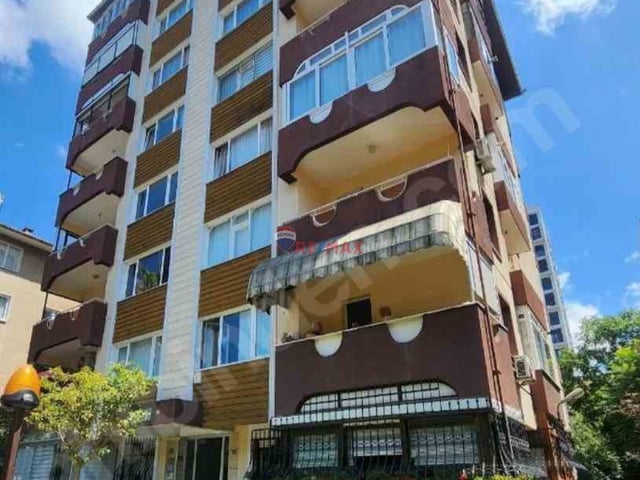 ORTA SOKAK TA ÖNÜ AÇIK, BAKIMLI 3+1 DAIRE ,YATIRIMLIK FIRSAT !!!!