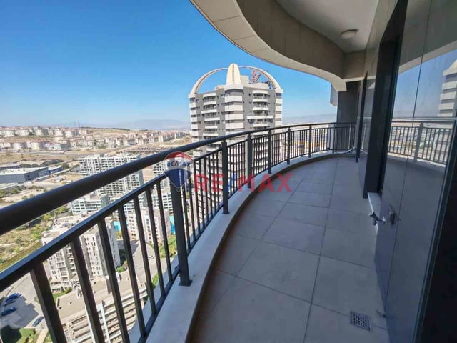 REMAX MODEL'DEN SINPAŞ F2 KULEDE 2,5+1 SATILIK DAIRE
