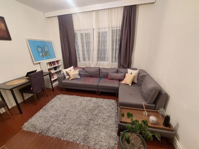 RE/MAX REKOR ELİF GÜMRAH TAKSİM GÜMÜŞSUYU 'NDA 3 KATLI BİNADA KİRALIK  1+1 DAIRE