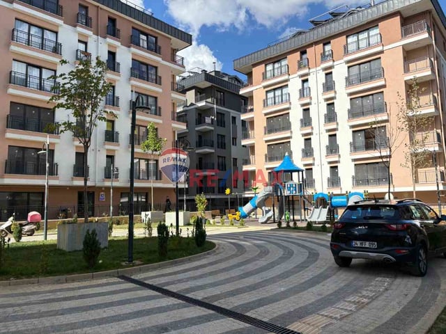 REMAX ASHILL ÜSKÜDAR KANDILLIDE SITEIÇI SIFIR 3+1 SATILIK DAIRE
