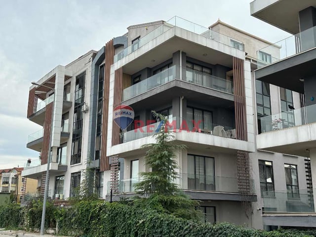 ZERAYKENT SİTESİNDE MASRAFSIZ DENİZ MANZARALI 4+1