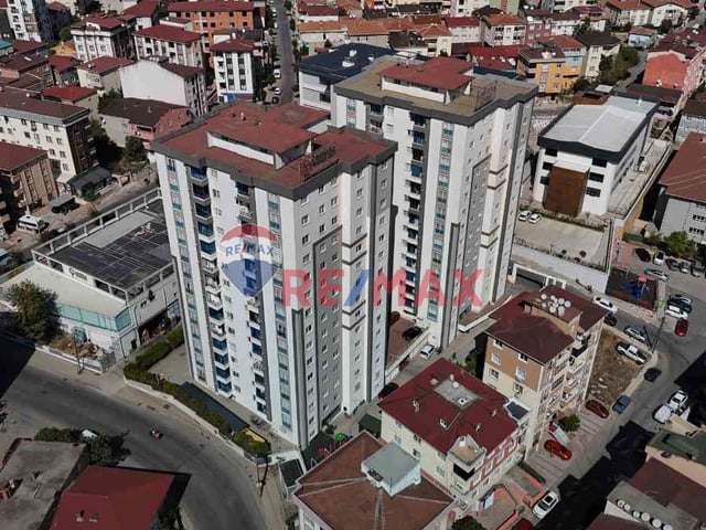 PENDIK ESENYALI -AHMET YESEVİ DE OKUL KARŞISINDA SITEDE SATILIK DAIRE