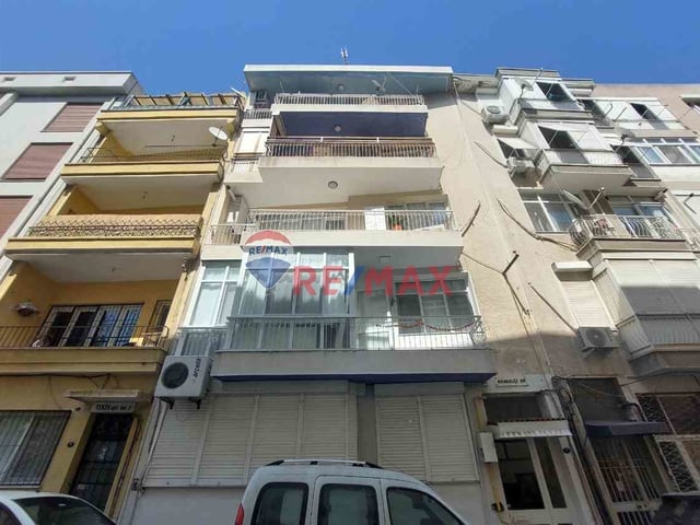 KARŞIYAKA ALAYBEY'DE - ÇARŞIYA YÜRÜME MESAFESİNDE GENİŞ SATILIK 3+1  DAİRE