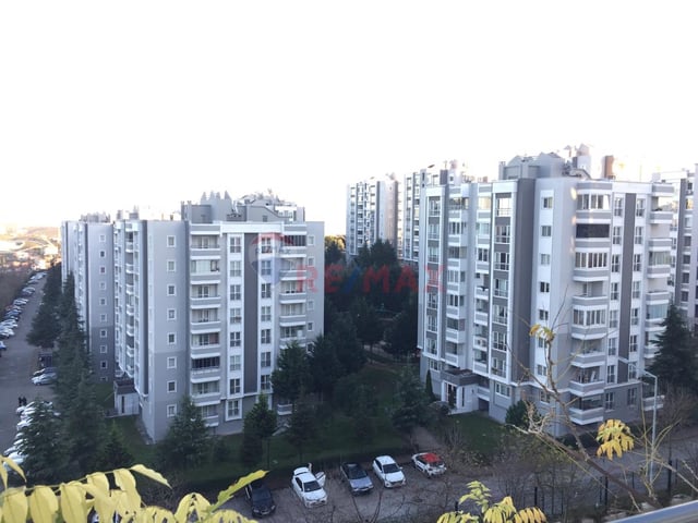 İZMIT ERENLER CEDIT SITESINDE 2+1 ARAKAT SATILIK FERAH DAIRE