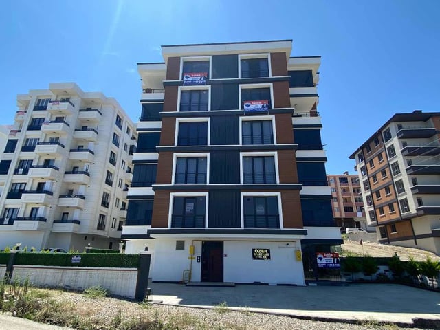 REMAX PARLA DENİZ MANZARALI 1+1 LÜX DAİRELER