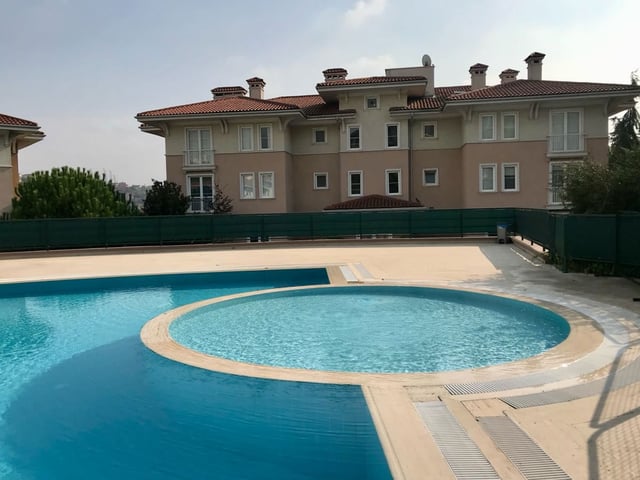 ESTON KANDİLLİ EVLERİNDE SATILIK 4+1 KÖŞE KONUMLU DÜZ DAİRE