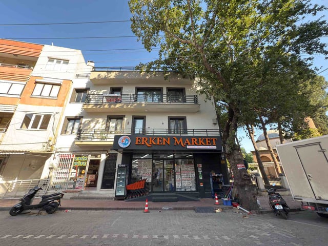 EDREMİT MERKEZDE ÖZEL TERASLI GENİŞ KULLANIMLI 2+1 SATILIK DAİRE