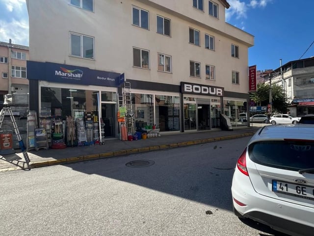 REMAX NATURAL'DAN GÖLCÜK ÇARŞIDA MERKEZI KONUMDA ÇATI DUBLEKS