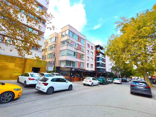 BESTEKAR KENNEDY KESİŞİMİNDE SATILIK 4+1+KİLER 170 M² KATTA TEK DAİRE