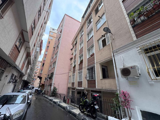 ŞIŞLI GÜLBAHAR'DA SATILIK 2+1 ARAKAT BALKONLU DAIRE