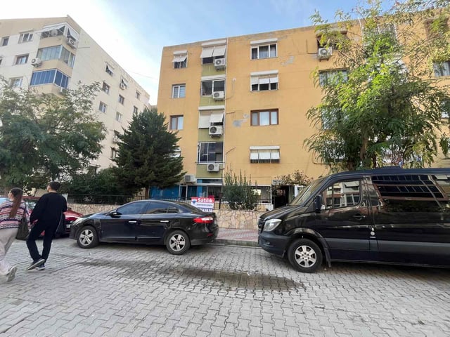 BAHÇELIEVLER DE MERKEZI LOKASYONDA TADILATLI 2+1 SATILIK DAIRE