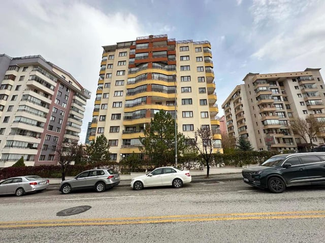 ŞEHRIN KALBINDE ÖZEL TERASLI DUBLEKS – 4 ODA, KAPALI OTOPARK, 3 DEPO, EXTRA MUTFAK
