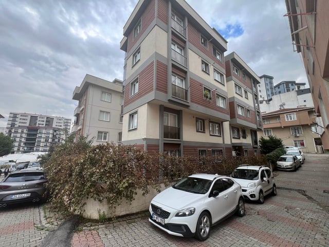 TUZLA AYDINLIDA MERKEZİ KONUMDA KAT MÜLKİYETLİ SATILIK 2+1 DAİRE