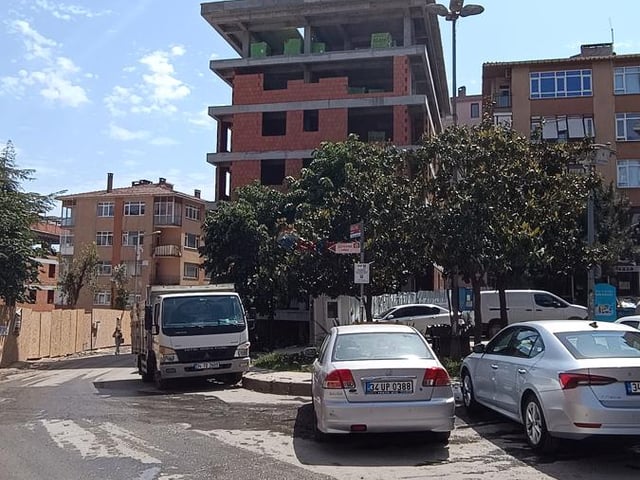 EMİRHAN CADDESİ YENİ BİNA 1+1 LÜKS DAİRE