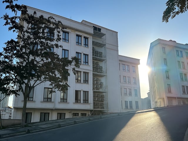 ÇEKMEKÖY MERKEZ MAHALLESİNDE ZİN D SEFİN KONUTLARINDA EŞYALI 1+1 KİRALIK DAİRE