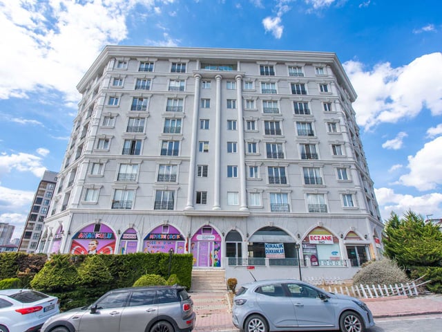 REMAX GELİŞİMDEN İNCİ PALASTA GENİŞ 1+1 SATILIK DAİRE
