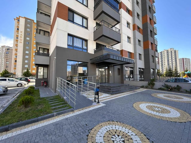 YAKUT MAHALLESINDE GENIŞ ODALI SATILIK 3+1 DAIRE