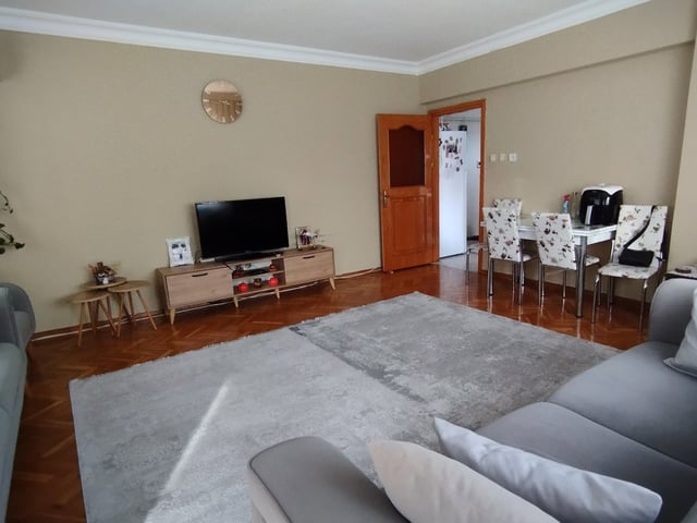 AVCILAR MERKEZDE 160 M2 3+1 ARAKAT TEMİZ DAİRE