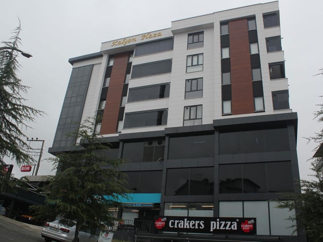 REMAX MEYDAN'DAN ÇAMLIK'TA AHİ EVREN HST. ÇAPRAZI 1.KAT LÜKS 1+1