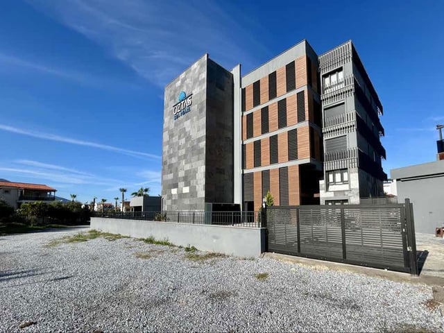 KUŞADASI GÜZELÇAMLI'DA MİLLİ PARK VE DENİZ MANZARALI MODERN LÜKS SATILIK ÇATI DUBLEKS