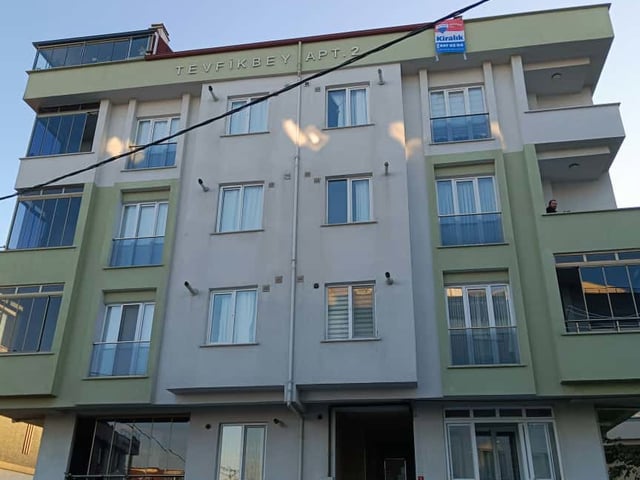ARNAVUTKÖY ÖMERLİ MAHALLESİ BOZHAN SOKAKTA 1+1 TERAS KAT KİRALIK DAİRE