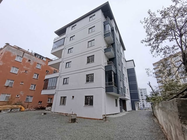 KAŞÜSTÜ ANAYOLA ÇOK YAKIN SIFIR 1+1