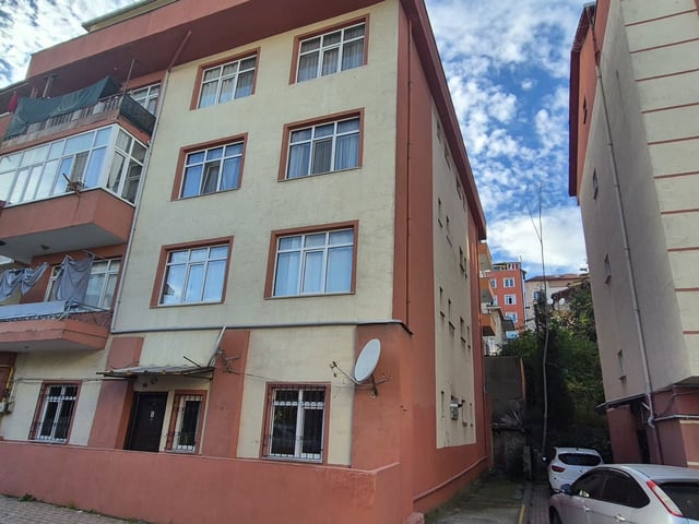 ÇAYIROVA MAHALLESİN'DE FATİH CADDESİNİN HEMEN YALI BAŞINDA SATILIK 2+1 DAİRE