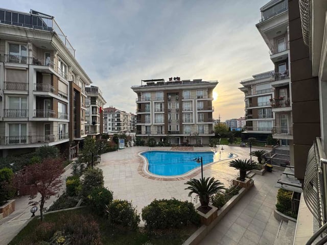 REMAX HEDEF DEN BEYLİKDÜZÜ ADNAN KAHVECİ ROSE GARDEN SİTESİ 3+1