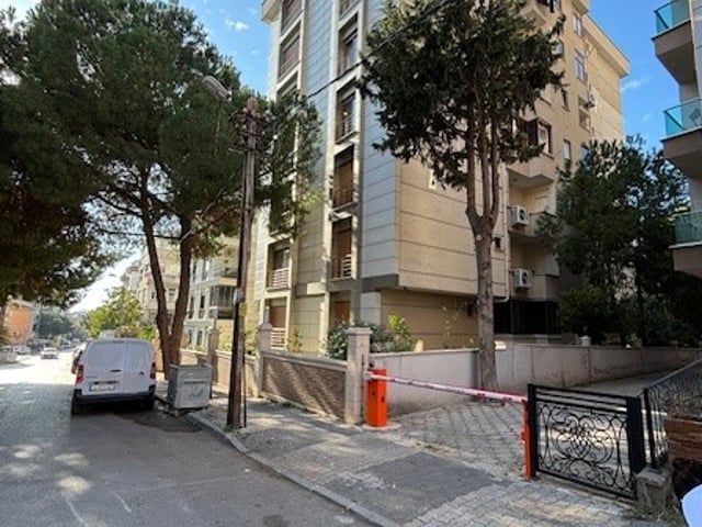 CEMALBEY CAD. DE EMSALSİZ BÜYÜKLÜKTE SATILIK DAİRE 3+1 120 NET