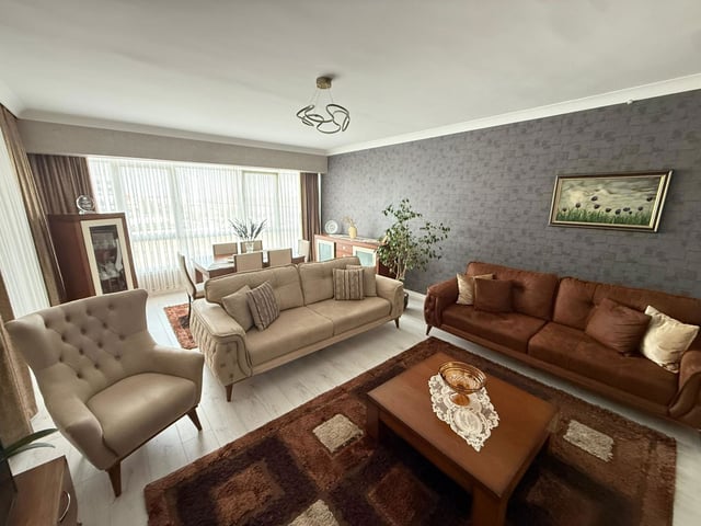 YENİ BAĞLICA'DA MÜKEMMEL KONUMDA SATILIK 4+1 DAİRE