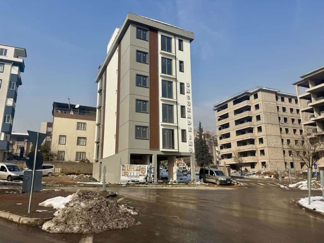 SERİNTEPE KARAKOLU ARKASINDA SATILIK 1+1